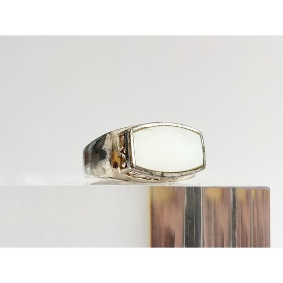 Mother of Pearl Sterling Silver Vintage Cabochon Minimalist Ring - sz 8.25 - Picture 7 of 10